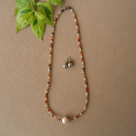 COLLAR EN PIEDRA NATURAL  JADE NARANJA