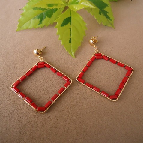 ARETES ROMBOS ROJOS