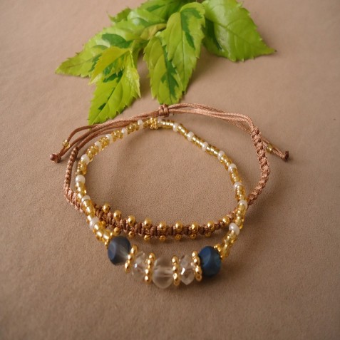 SET DE DOS MANILLAS EN HILO TEJIDO CAFE