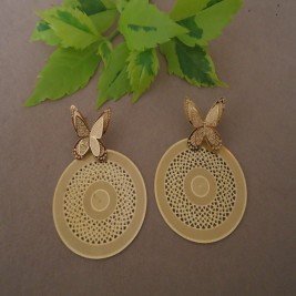 ARETES REDONDOS CON  MARIPOSAS