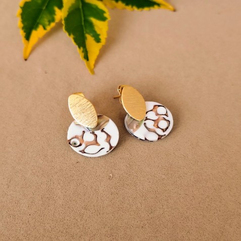 ARETES EN NACAR DE PERLA