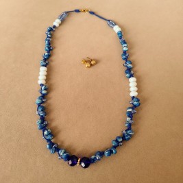 COLLAR ARTESANAL EN PEDRERIA AZUL
