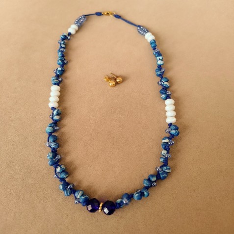 COLLAR ARTESANAL EN PEDRERIA AZUL
