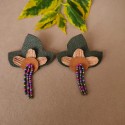 ARETES EN CUERO Y AMERO EN FORMA DE FLOR