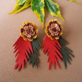 ARETES RAMAS CON FLOR EN HOJA DE MAIZ