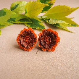 ARETES TOPOS EN HOJA DE MAIZ CON TEJIDO EN MOSTACILLAS COLOR NARANJA