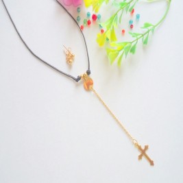 COLLAR  CHOKER EN CUERO ENCERADO NEGRO CON DIJES EN ACERO