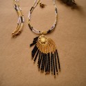 COLLAR LARGO EN MOSTACILLAS