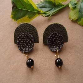 ARETES EN CUERO Y PIEDRA NATURAL