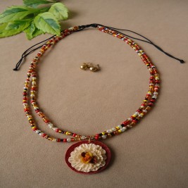 SET DE DOS COLLARES Y DIJE FLOR EN AMERO
